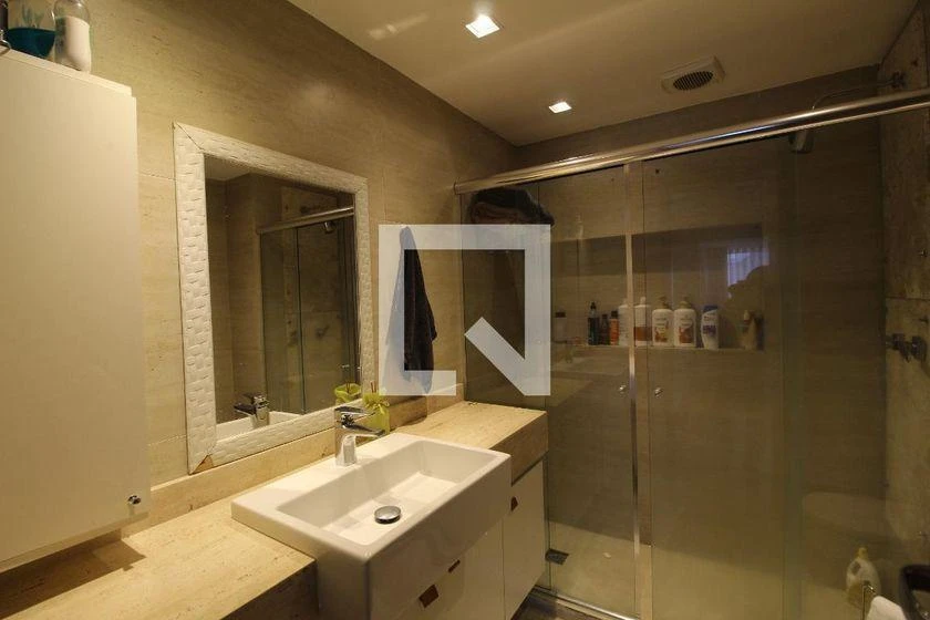 Furnished 4-bedroom apartment with 245 m² and glass balcony — photo 13