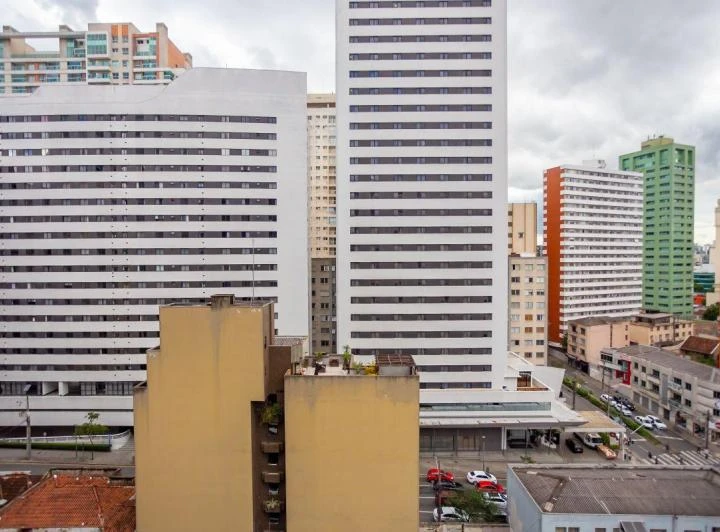 Apartamento de 1 quarto de 34 m² com varanda fechada — photo 3