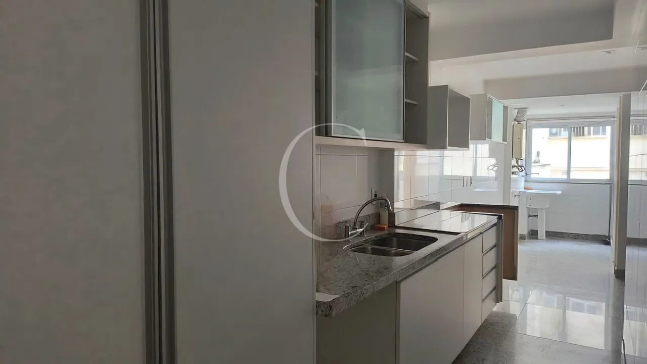 198 m² apartment with 4 bedrooms and enclosed balcony — photo 2