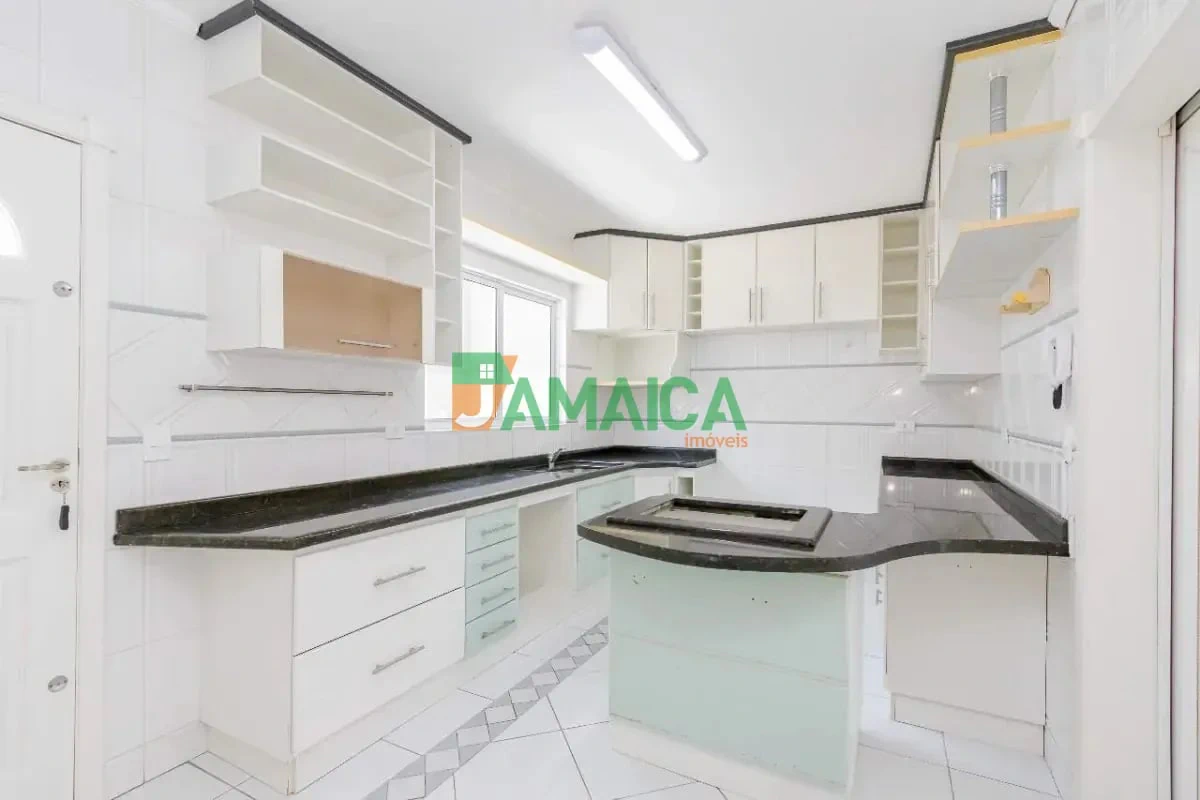 140 m² house with a home office and a walk-in closet — photo 6
