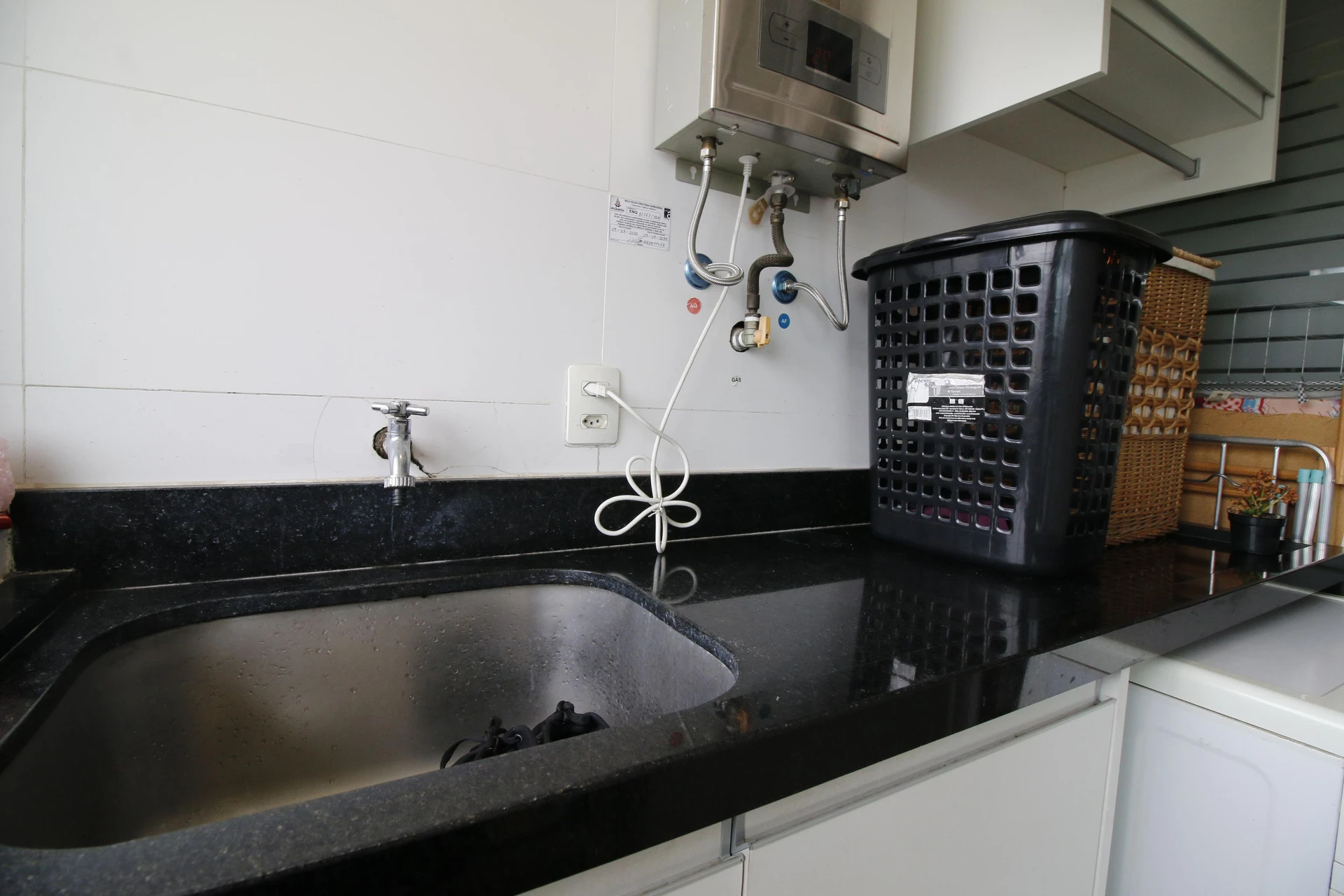 One-bedroom apartment with a dishwasher — photo 28