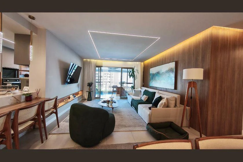 4-bedroom apartment with a glass-enclosed balcony — photo 13