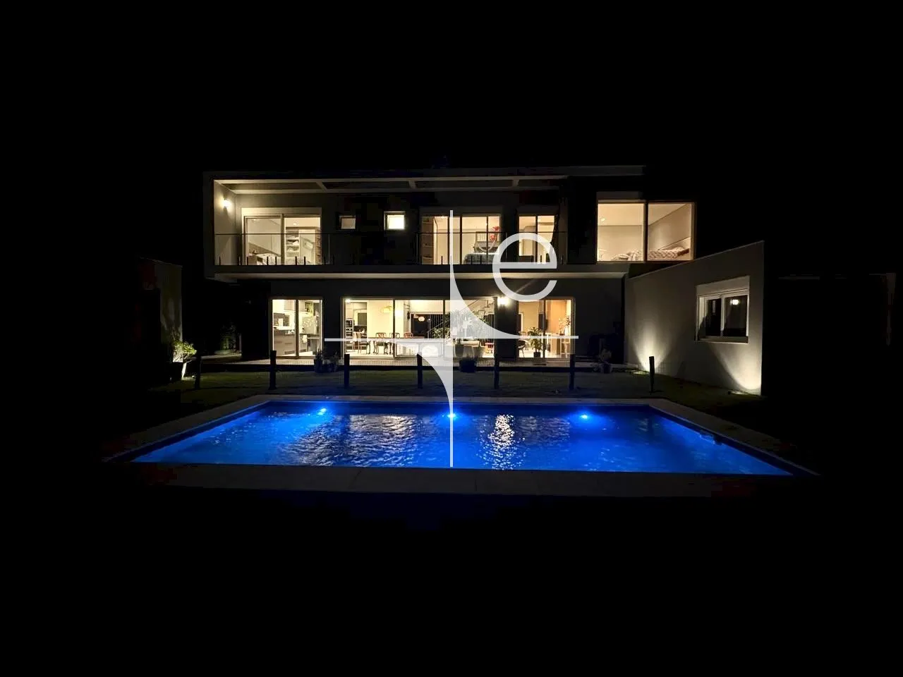 Furnished house with 4 en-suite bedrooms, balcony — photo 18