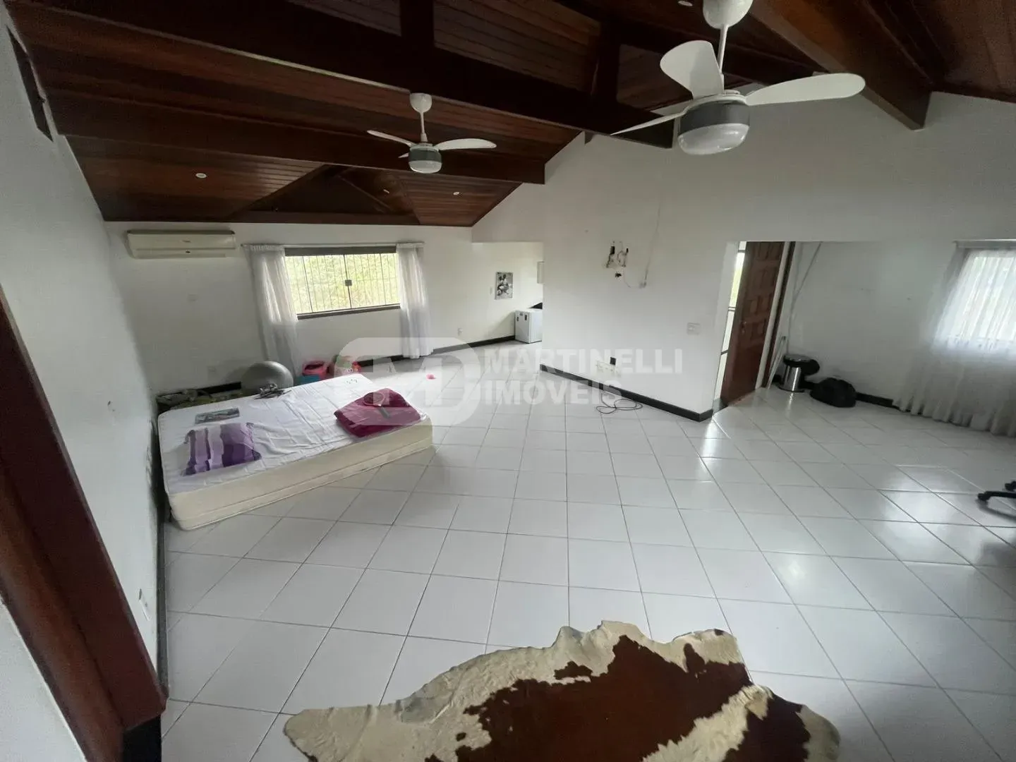 House with 5 bedrooms, all suites, plus shared pool — photo 39