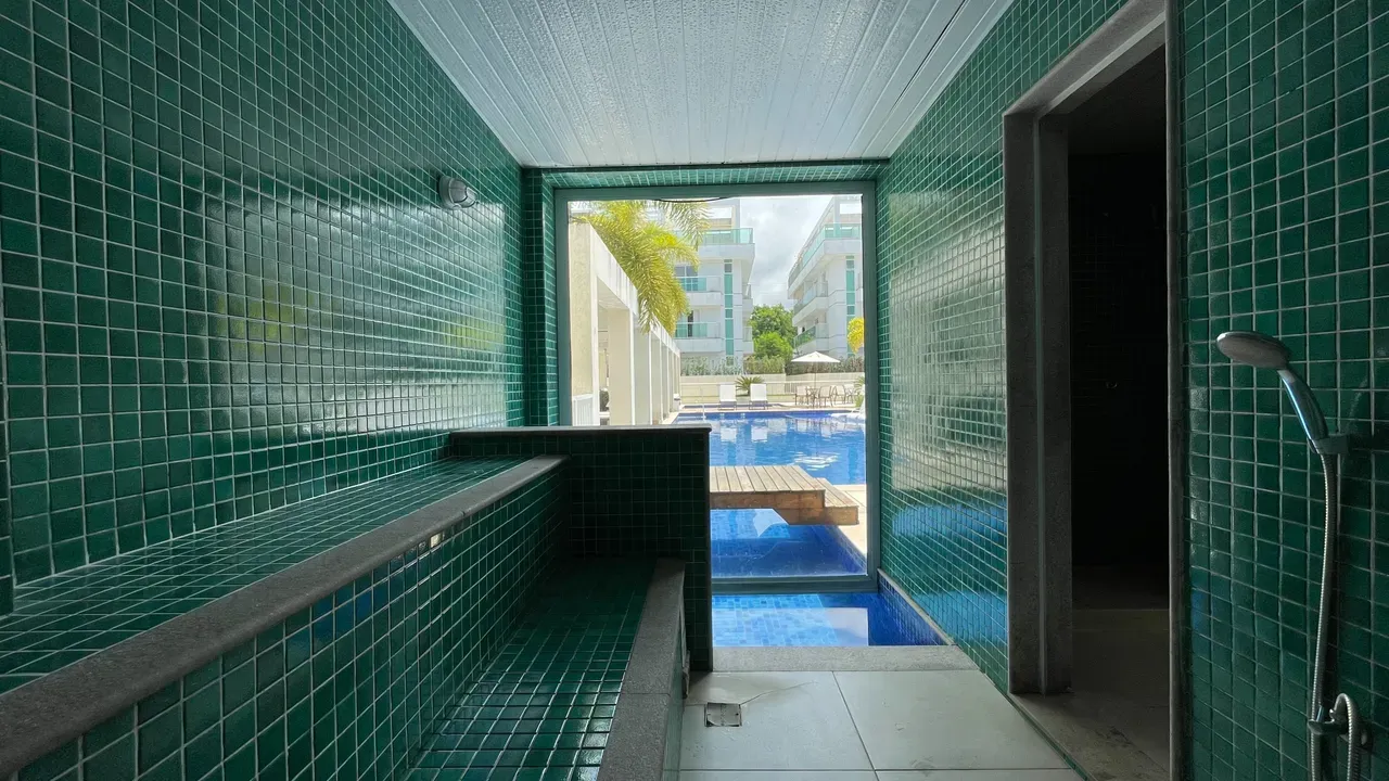 Balcony with a grill in a 5-bedroom house, 220 m² — photo 60
