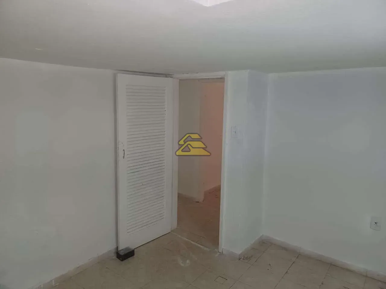 Duplex home with 5 bedrooms and 4 bathrooms — photo 25