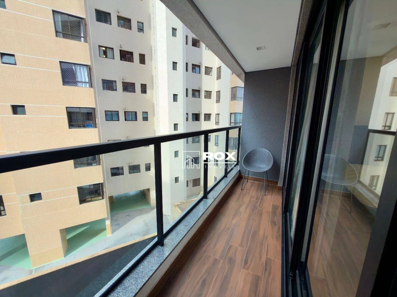 36 m² furnished studio with an open-plan kitchen — photo 8