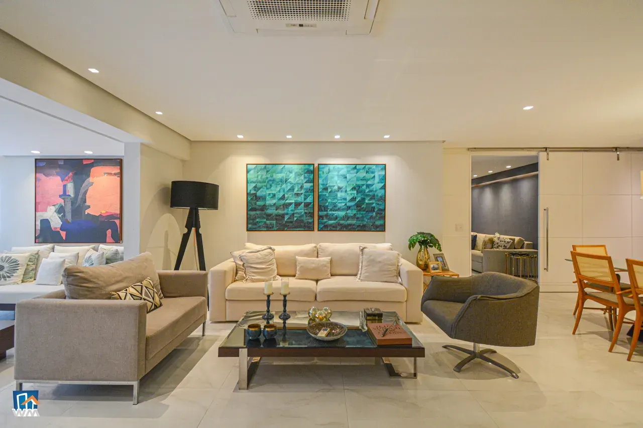 4-bedroom apartment with open-plan kitchen and electric stove — photo 4