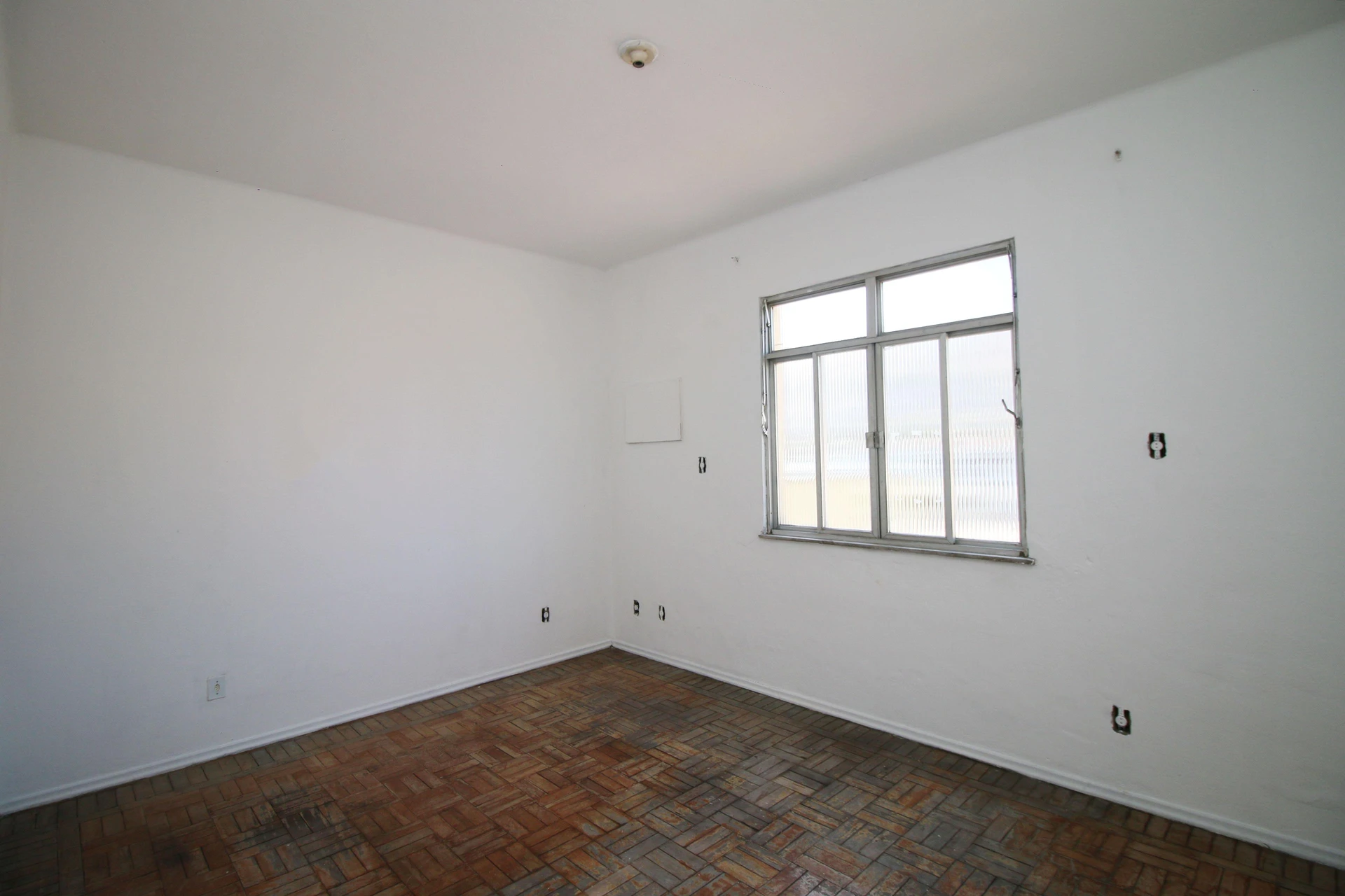 2-bedroom apartment with 1 bathroom and no parking — photo 11