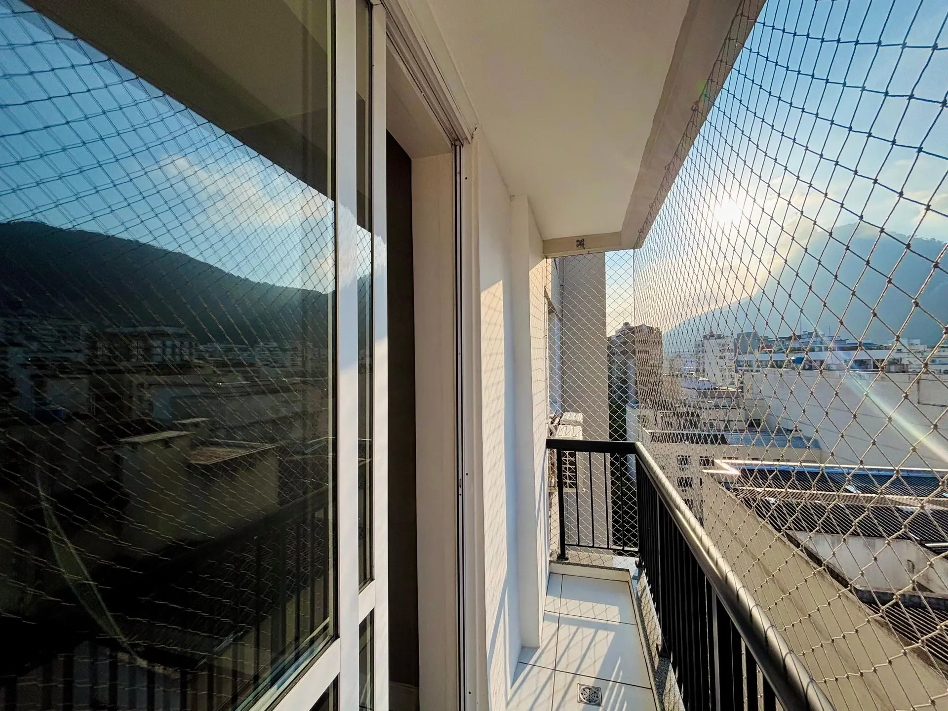 2-bedroom apartment with a mountain view in Rio de Janeiro — photo 29