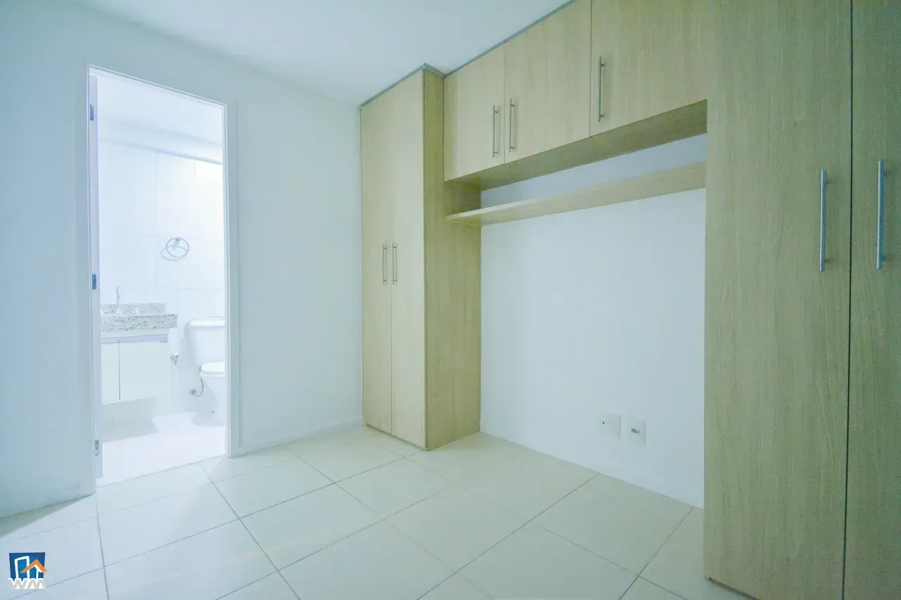 2-bedroom apartment with 1 bath and parking spot — photo 8