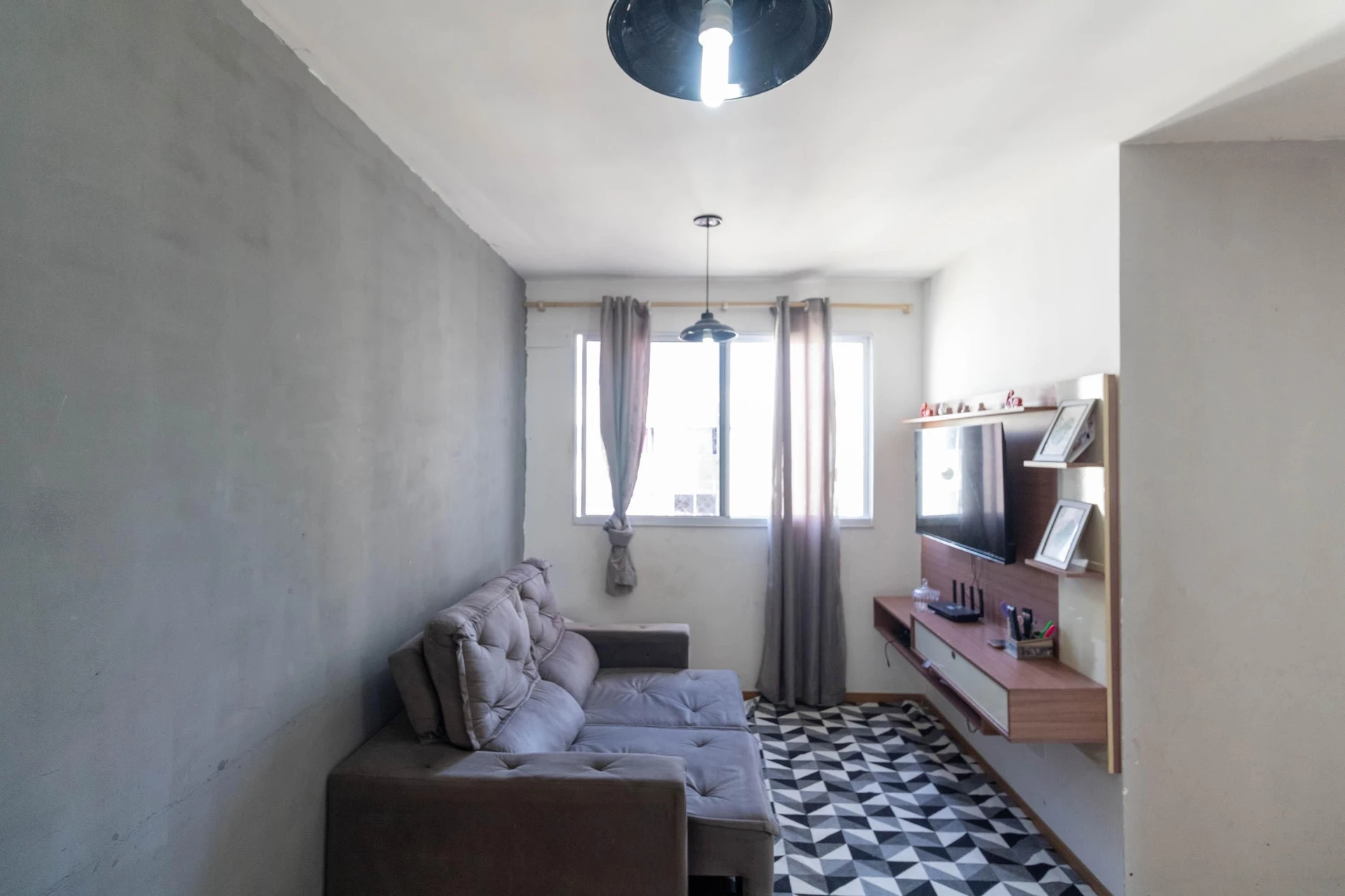 Apartamento mobiliado com 2 quartos e 1 vaga de garagem