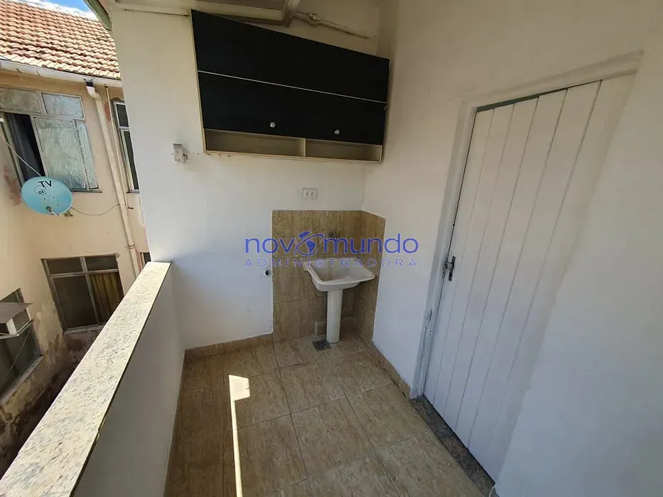 Apartamento com piso de madeira ou laminado, Pilares — photo 10