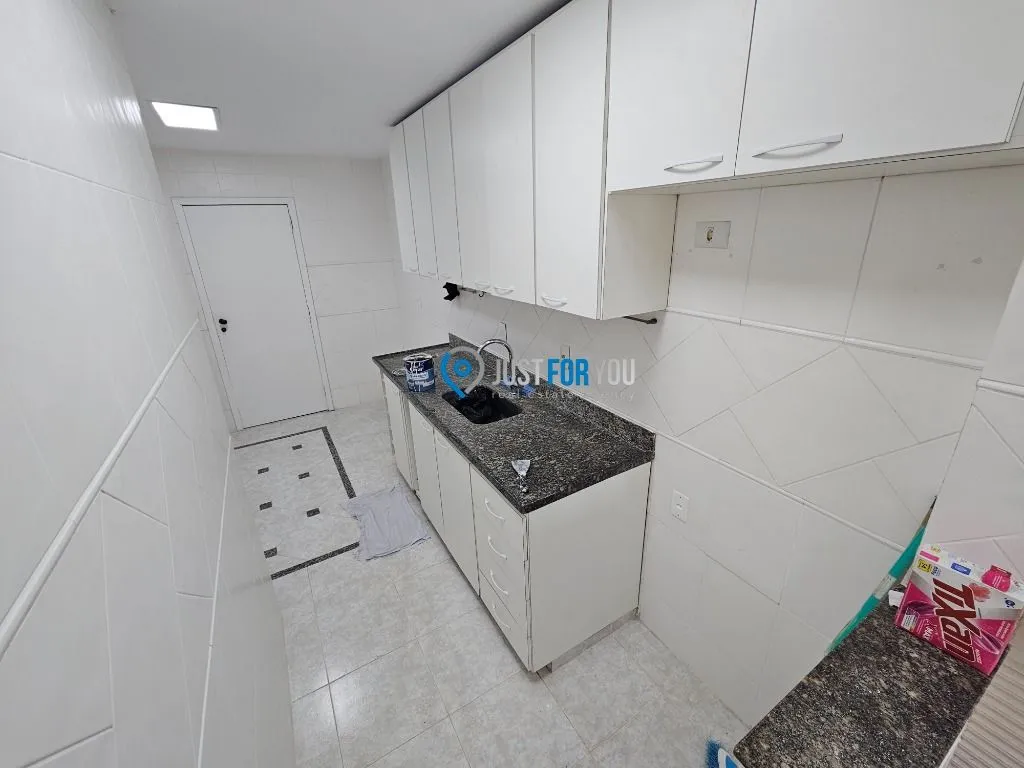 Walk-in closet in a 3-bedroom apartment, 128 m² — photo 8