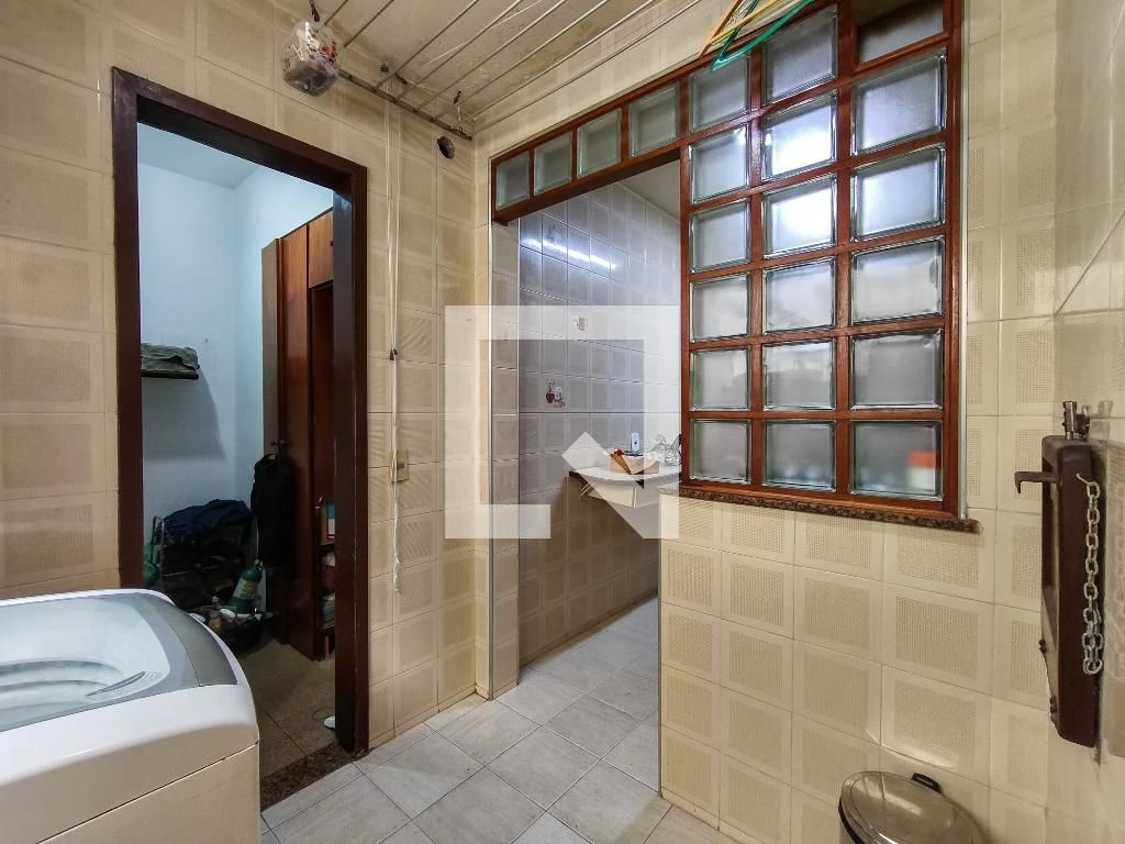 Furnished 4-bedroom apartment with balcony — photo 77