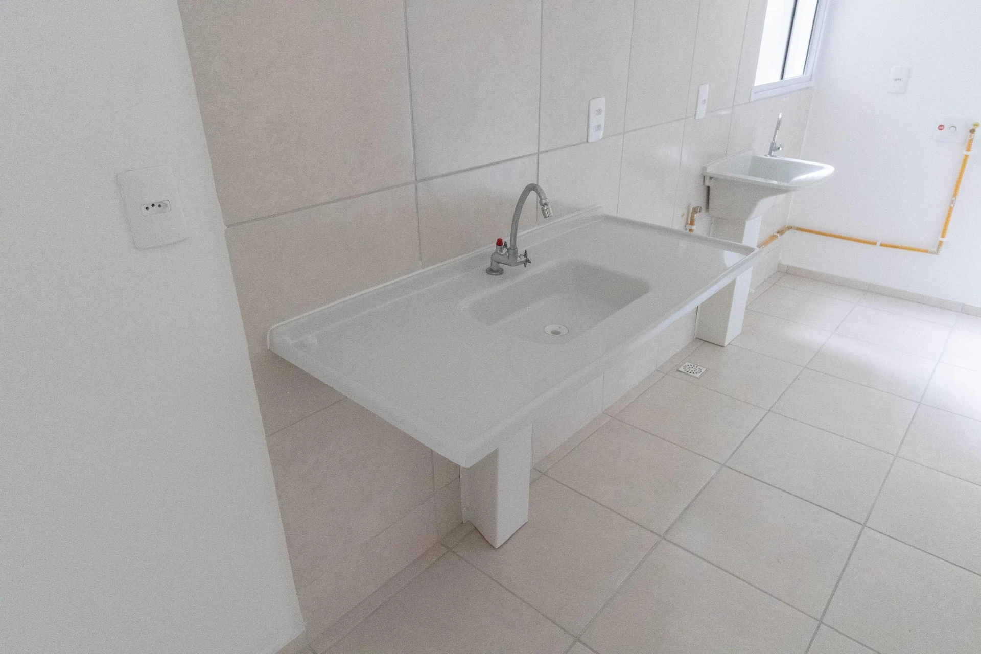 Apartamento mobiliado com 2 quartos e 1 vaga
