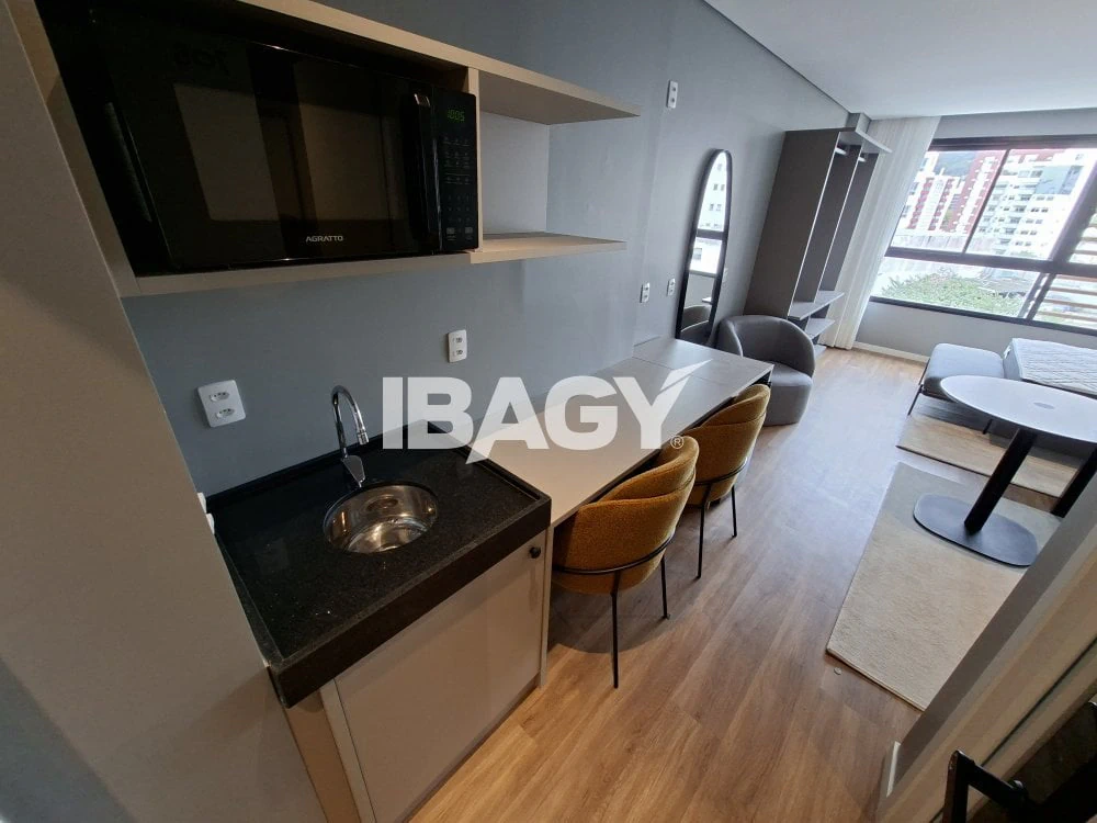 30 m² apartment with 1 bedroom and tall windows — photo 40