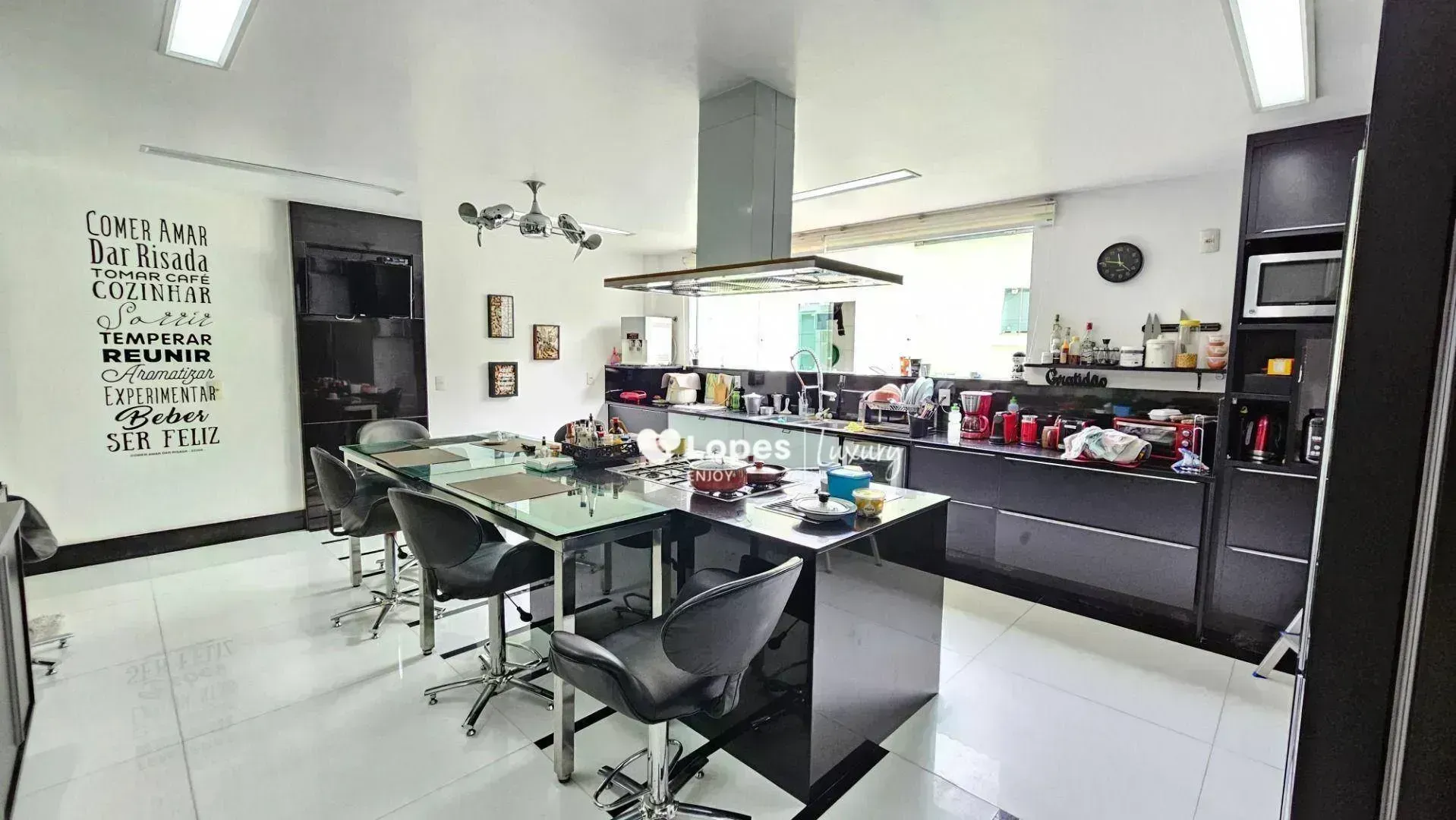 Furnished house with 6 en-suite suites and a private pool — photo 14