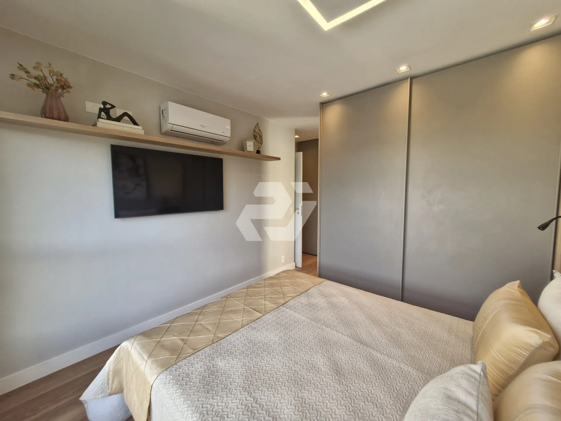 Apartamento mobiliado com 3 quartos, 2 banheiros e 121 m² — photo 34