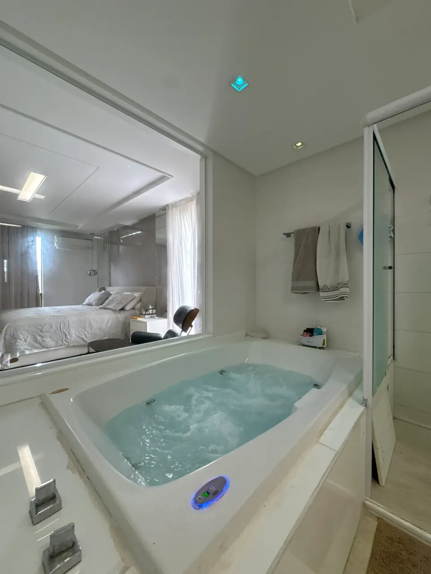 5-bedroom house with floor-to-ceiling windows in João Pessoa — photo 3