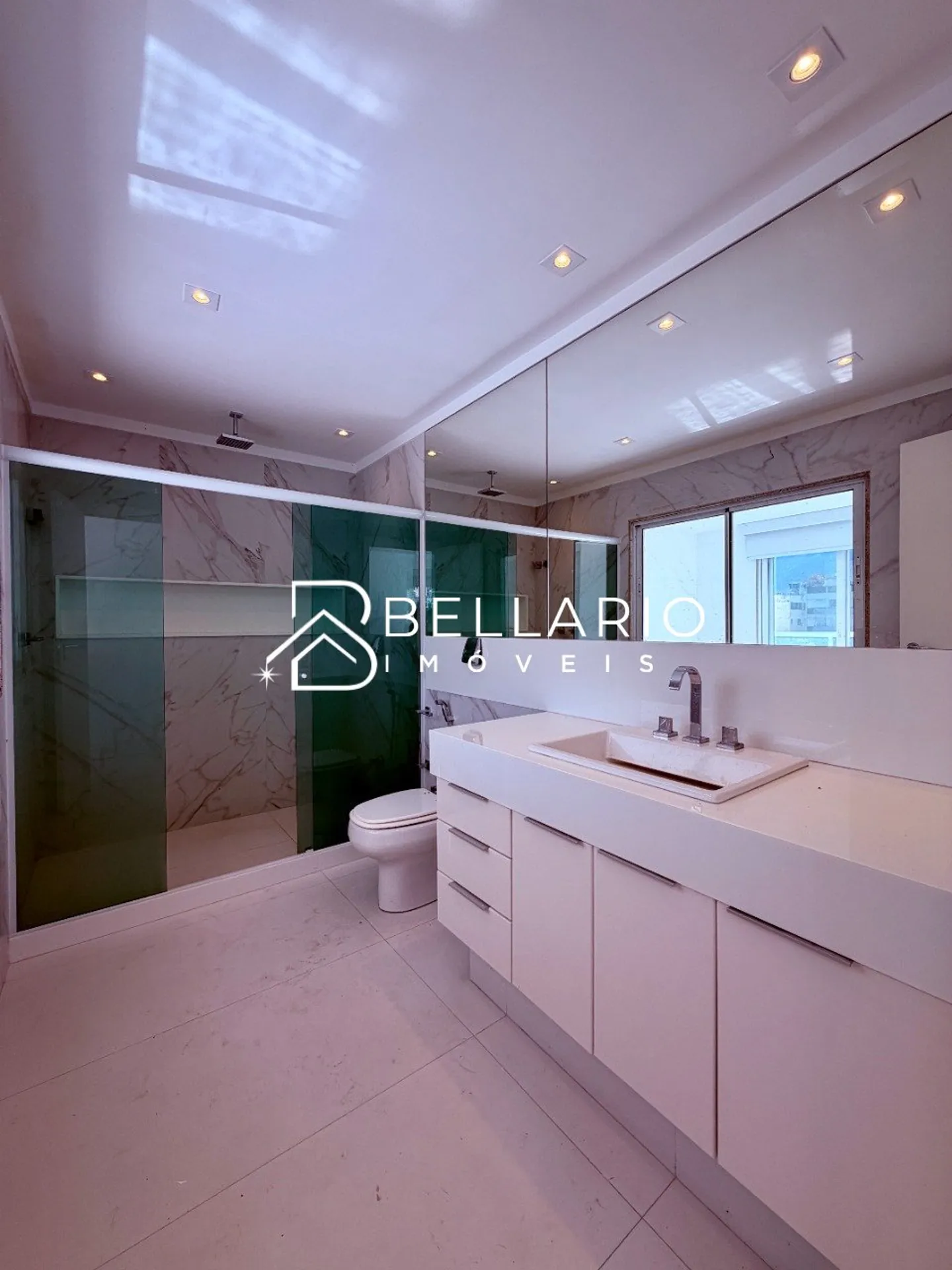 Unfurnished apartment with 3 bedrooms and 4 bathrooms — photo 36