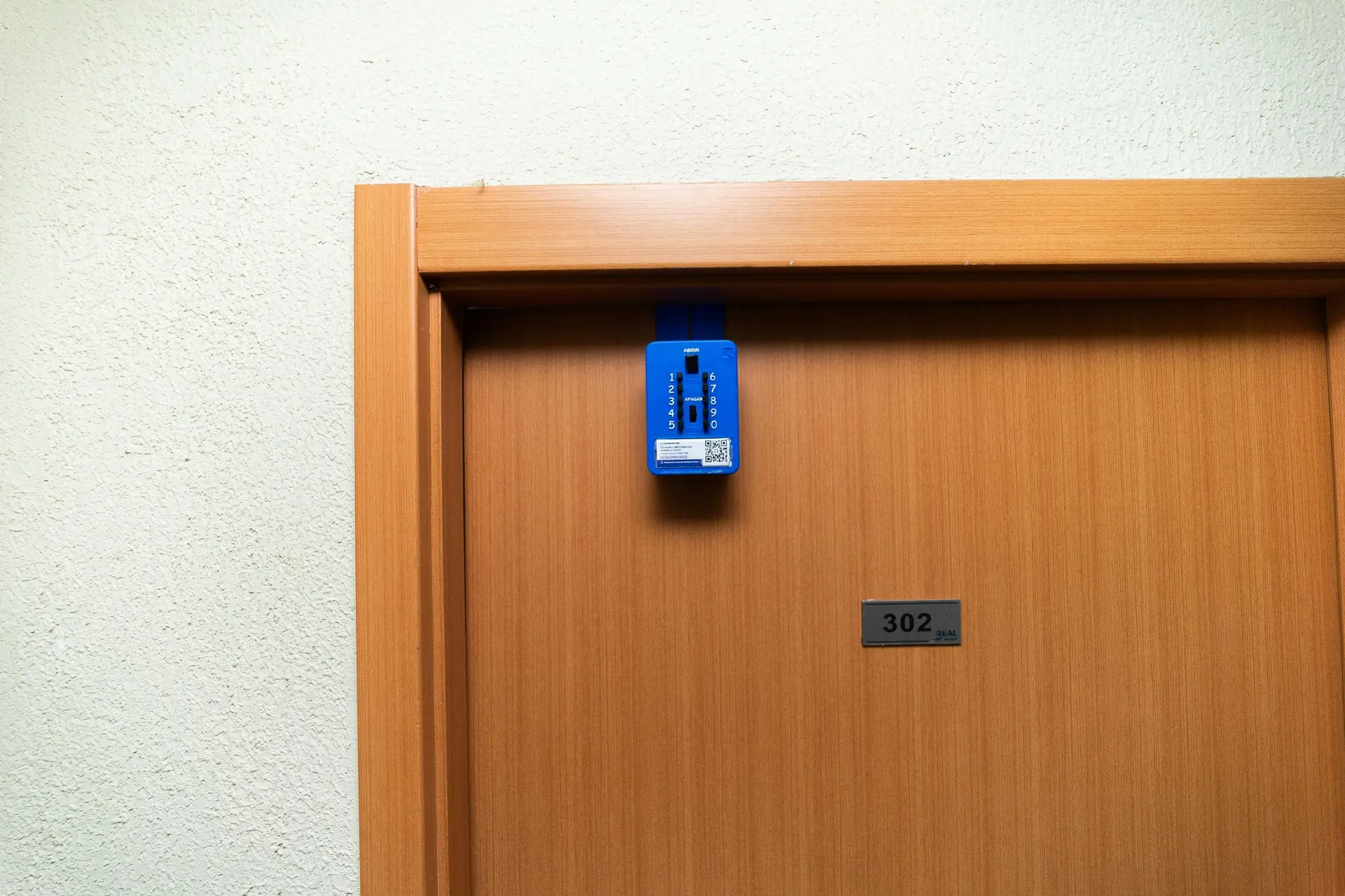 2-bedroom apartment in a building with a pool — photo 28