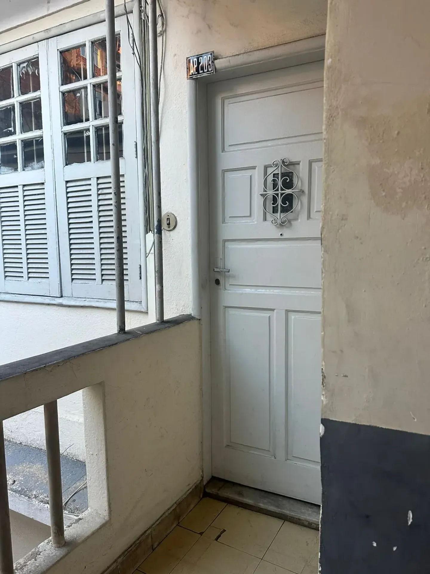 Unfurnished apartment with a separate closed kitchen — photo 8