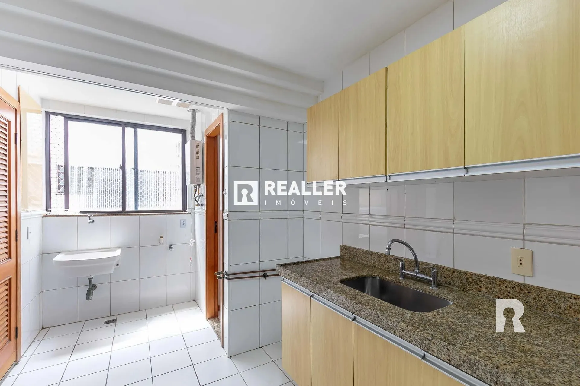 Квартира: 3 спальні, 1 з власною ванною кімнатою, 87 м² — photo 3