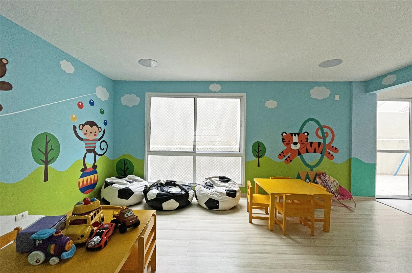 Apartment, 150 m², with wood or laminate floors — photo 15