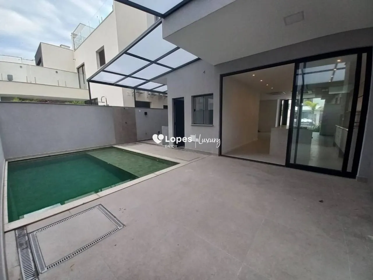 Unfurnished 4-bedroom house with 5 bathrooms and 329 m² — photo 12