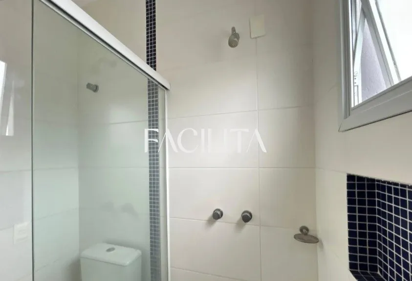 Casa com 3 quartos e cozinha americana com fogão — photo 16