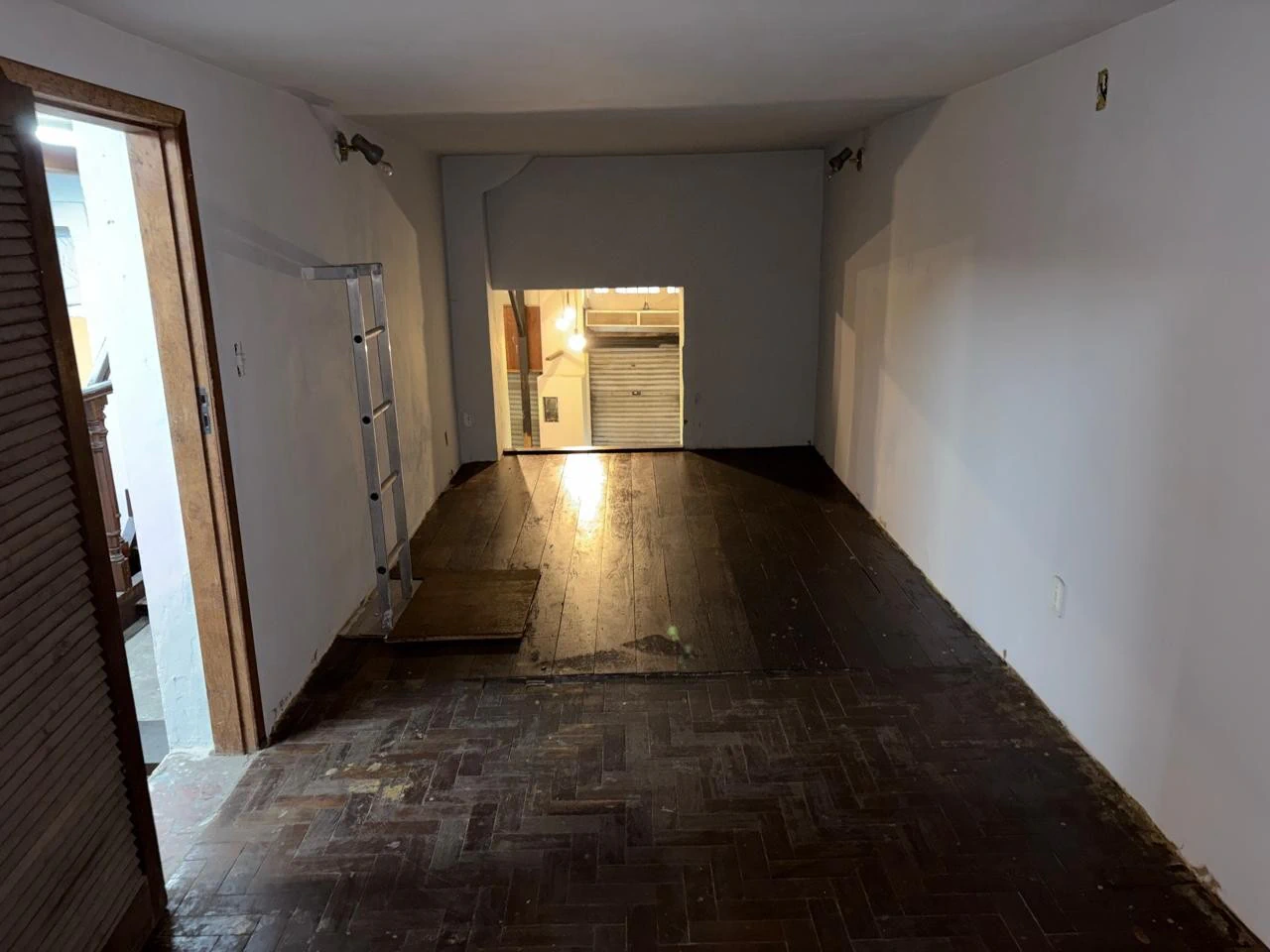 Unfurnished 326 m² house with 2 bedrooms and 2 bathrooms — photo 19
