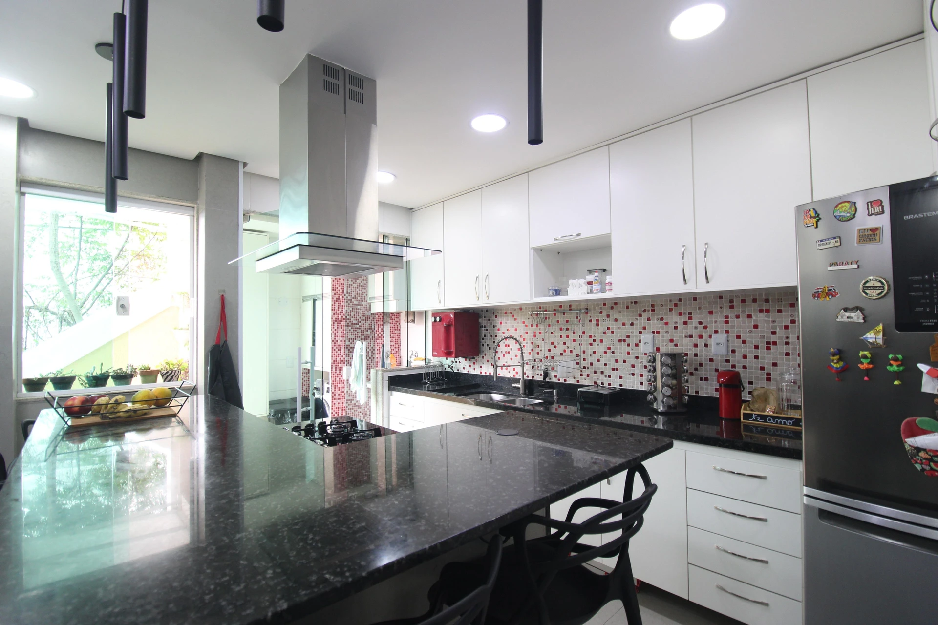 Casa mobiliada com 3 suítes e cozinha aberta com fogão a gás — photo 9