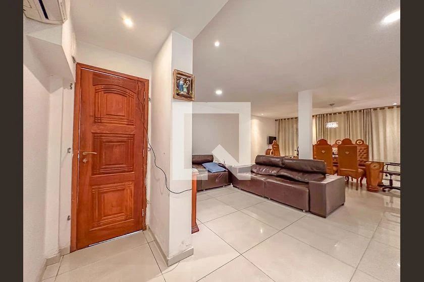 Мебльований будинок з 3 спальнями та 810 м² — photo 35