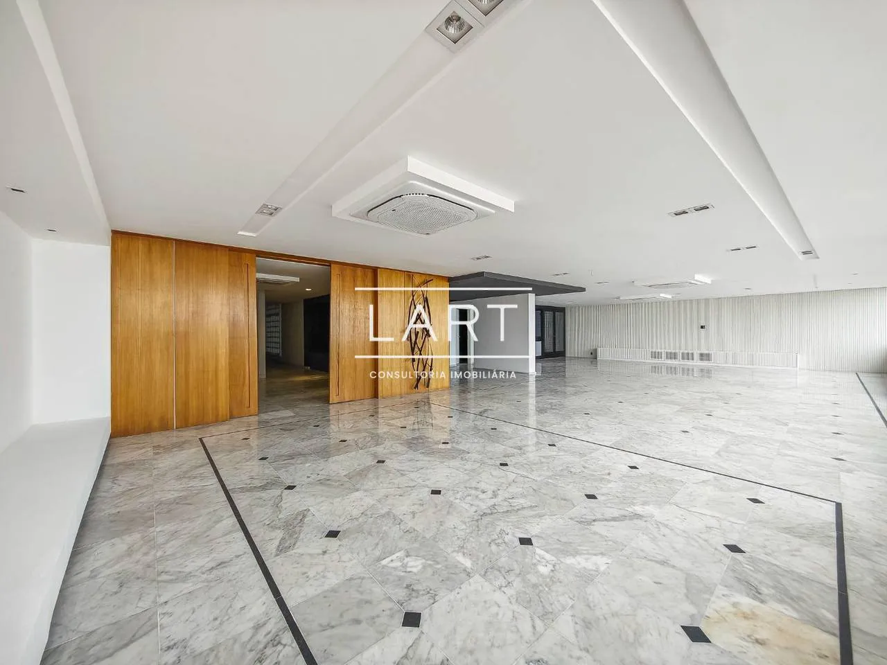 Furnished apartment, 465 m², with a water view — photo 14