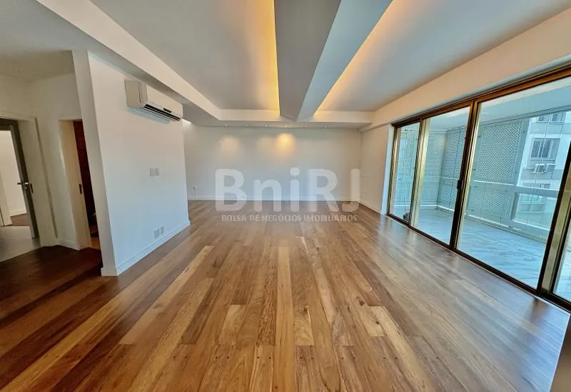 Apartamento de 180 m² com varanda fechada e fogão a gás — photo 5