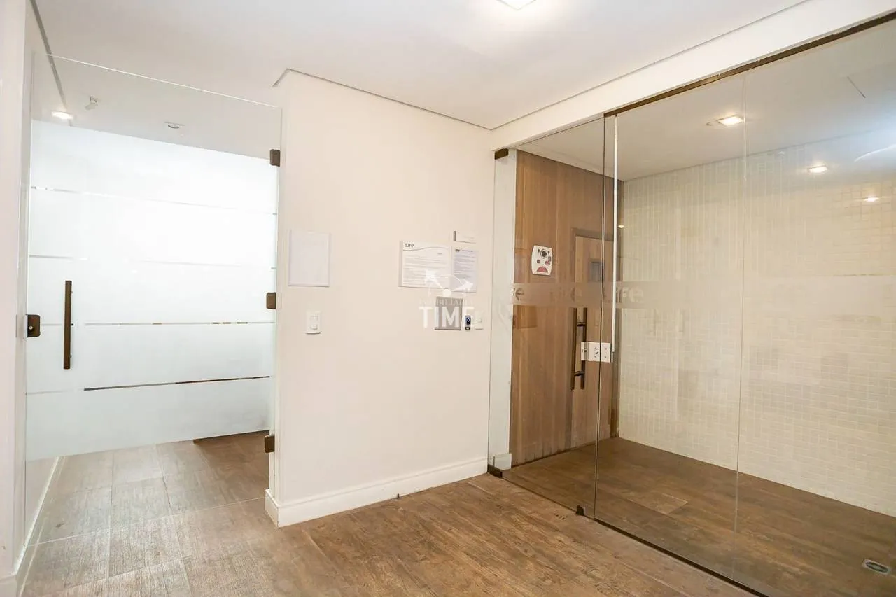 Wood or laminate floors in a 3-bedroom apartment, 78 m² — photo 76