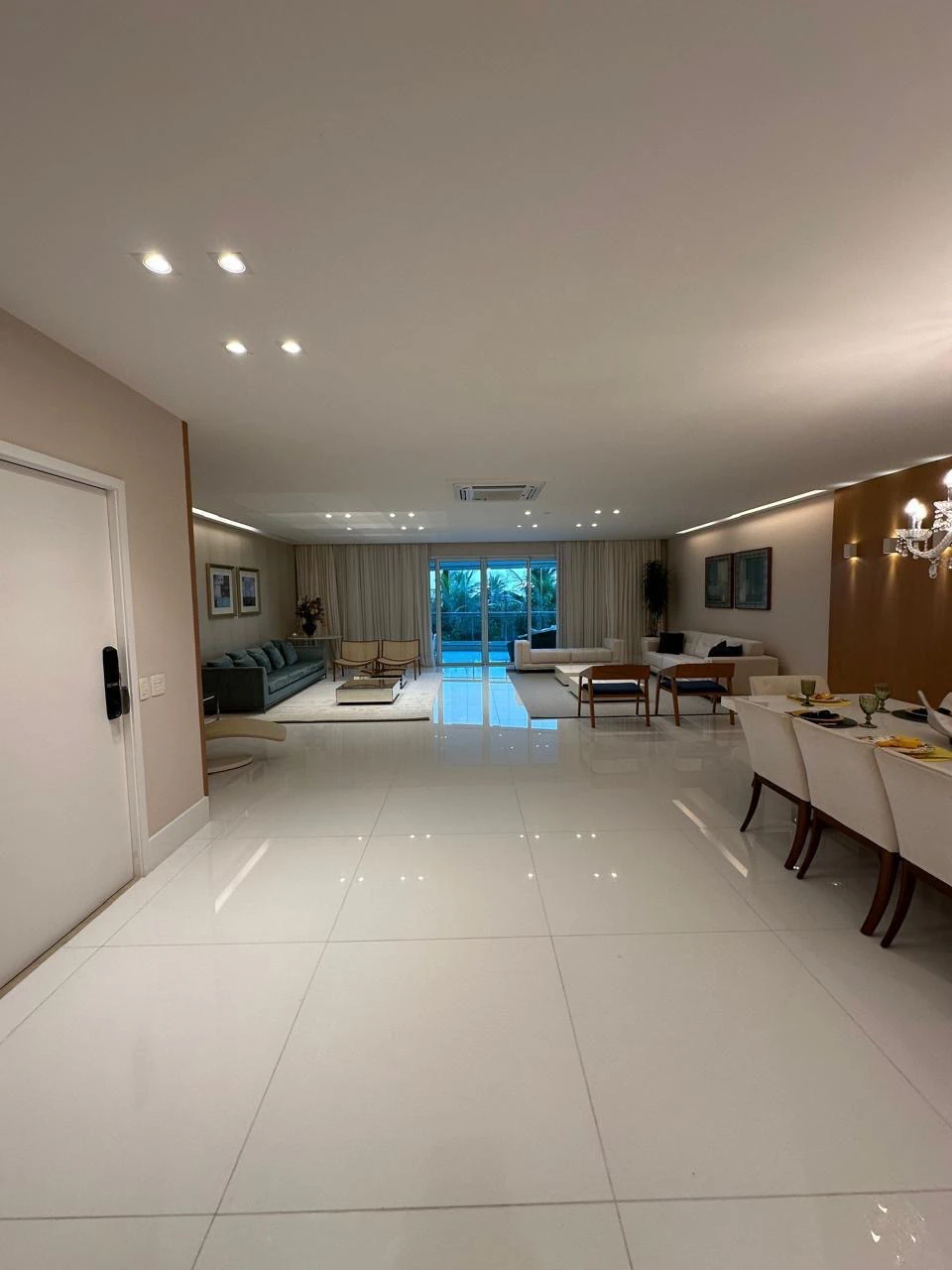 Apartamento mobiliado reformado com 4 suítes e 392 m² — photo 9