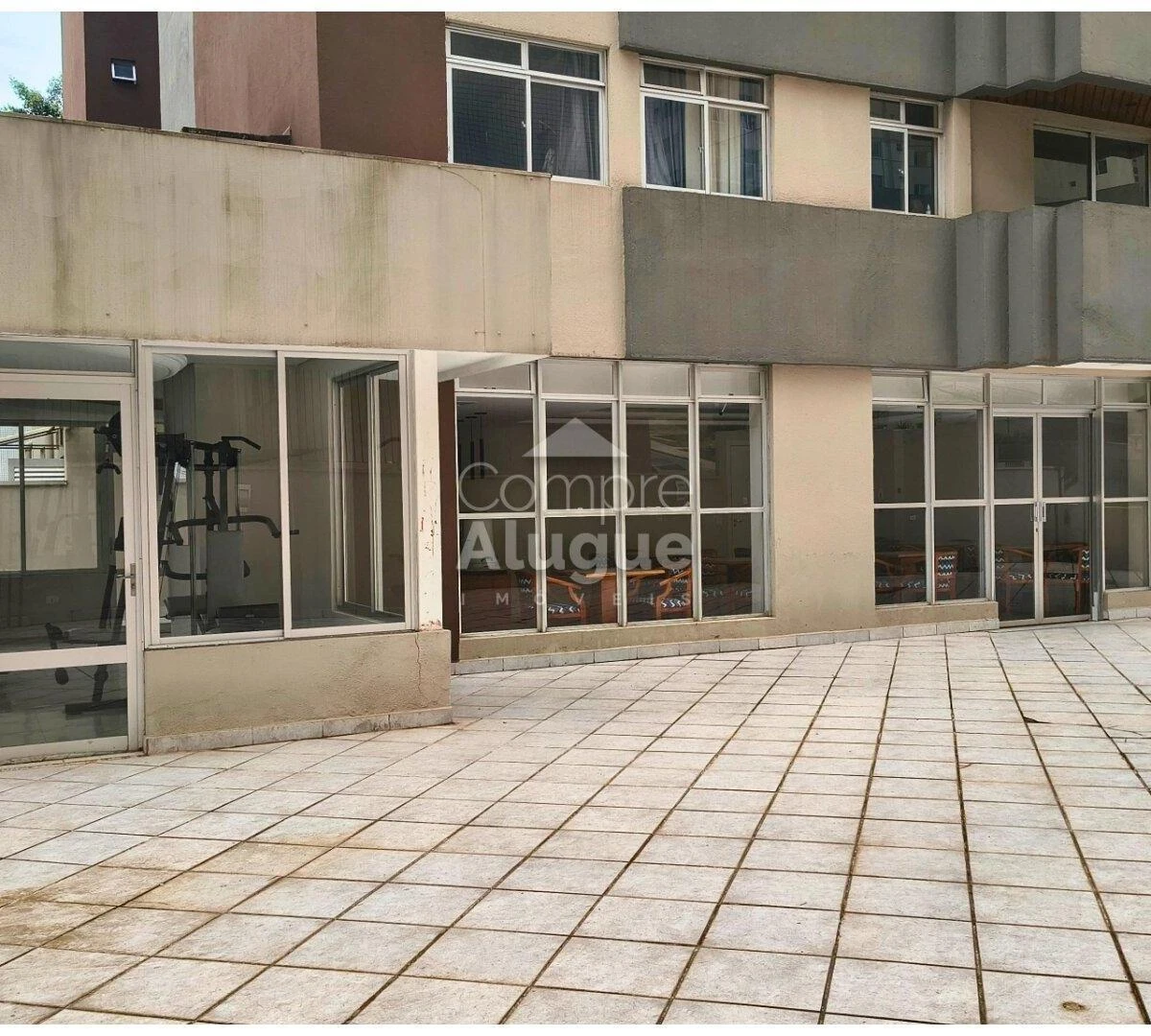 3-bedroom apartment in a building with a gym — photo 2
