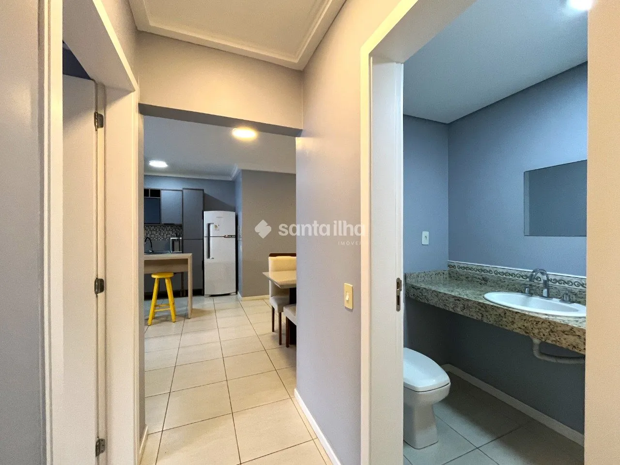 Furnished 2-bedroom apartment with balcony — photo 27