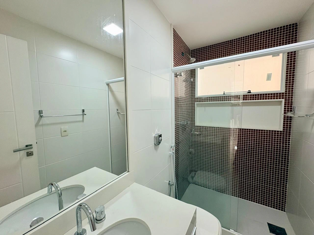 Furnished house with 3 en-suite bedrooms and private BBQ — photo 16