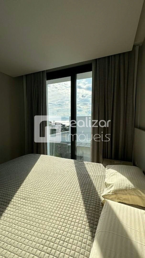 Bathtub in a 3-bedroom house, 508 m² — photo 19