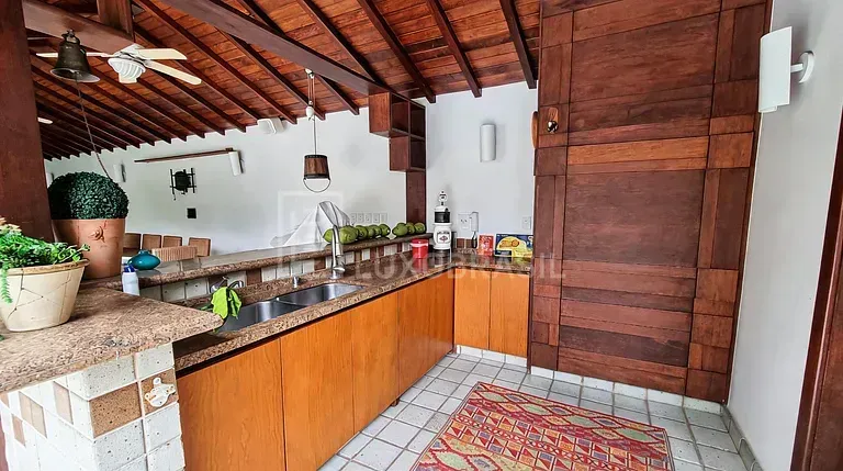 Casa com 5 dormitórios e 5 banheiros, cozinha integrada — photo 4