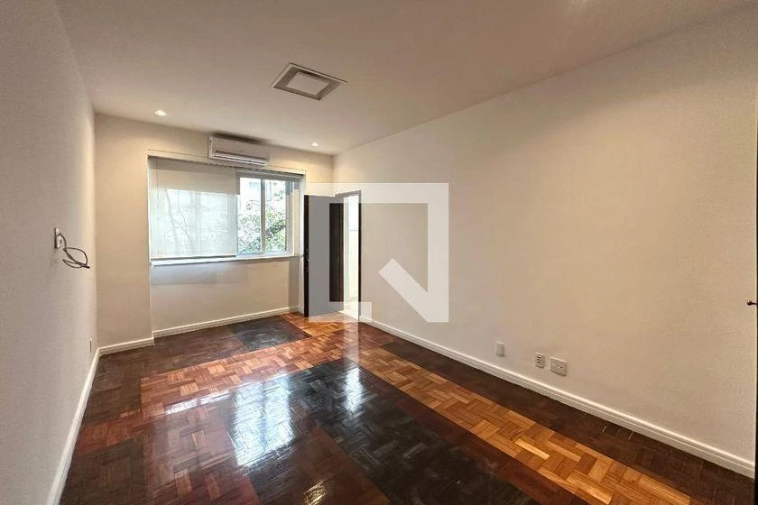 Unfurnished 260 m² apartment with 4 en-suite bedrooms — photo 15