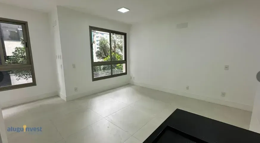 Unfurnished studio with open-plan gas kitchen and parking — photo 6