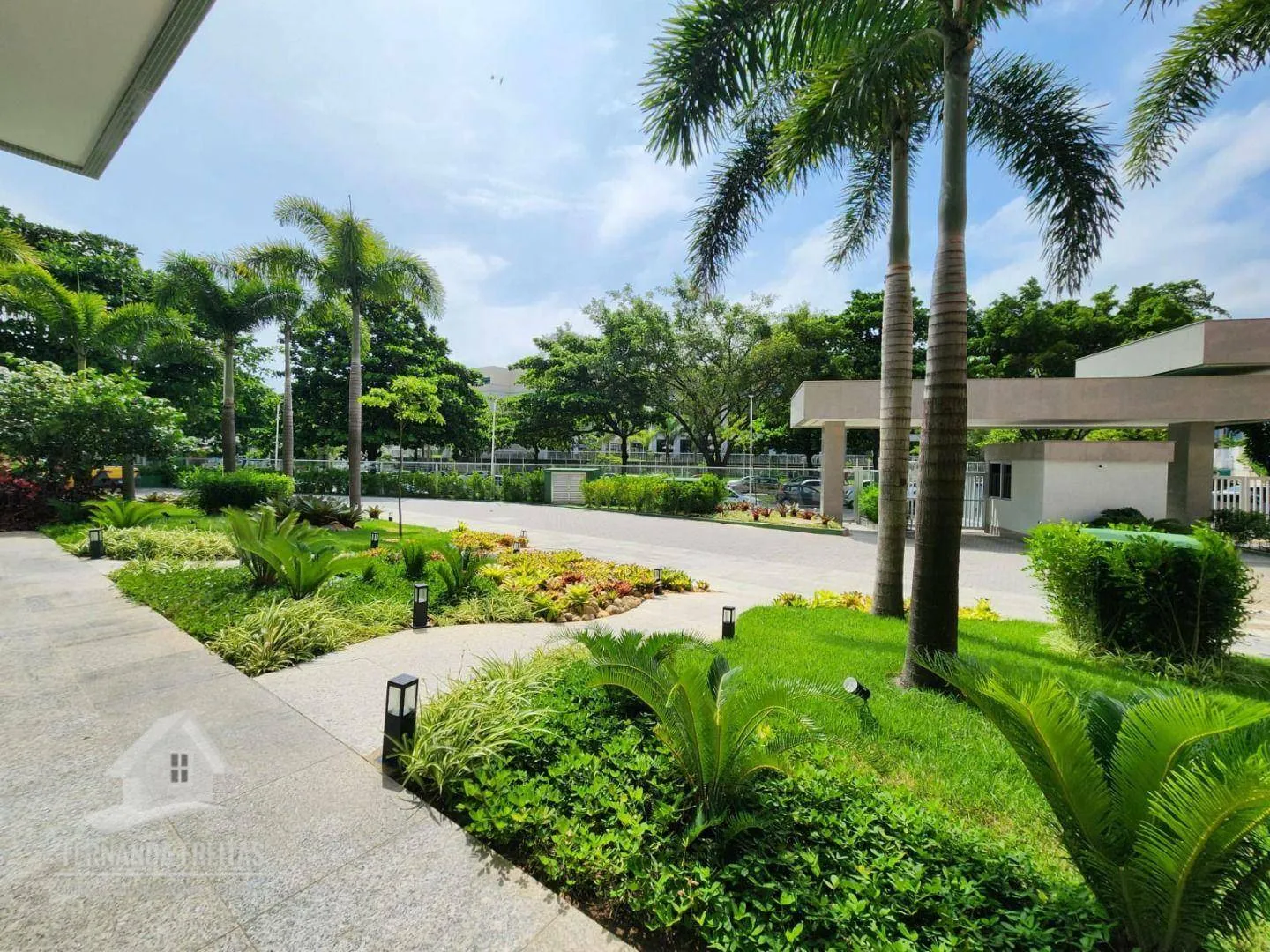 Furnished duplex penthouse with 3 bedrooms and 191 m² — photo 29