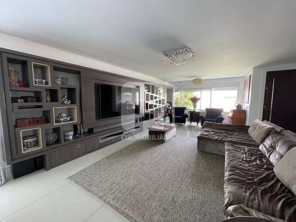 Casa com 5 quartos e 720 m², cozinha aberta e 6 vagas — photo 2