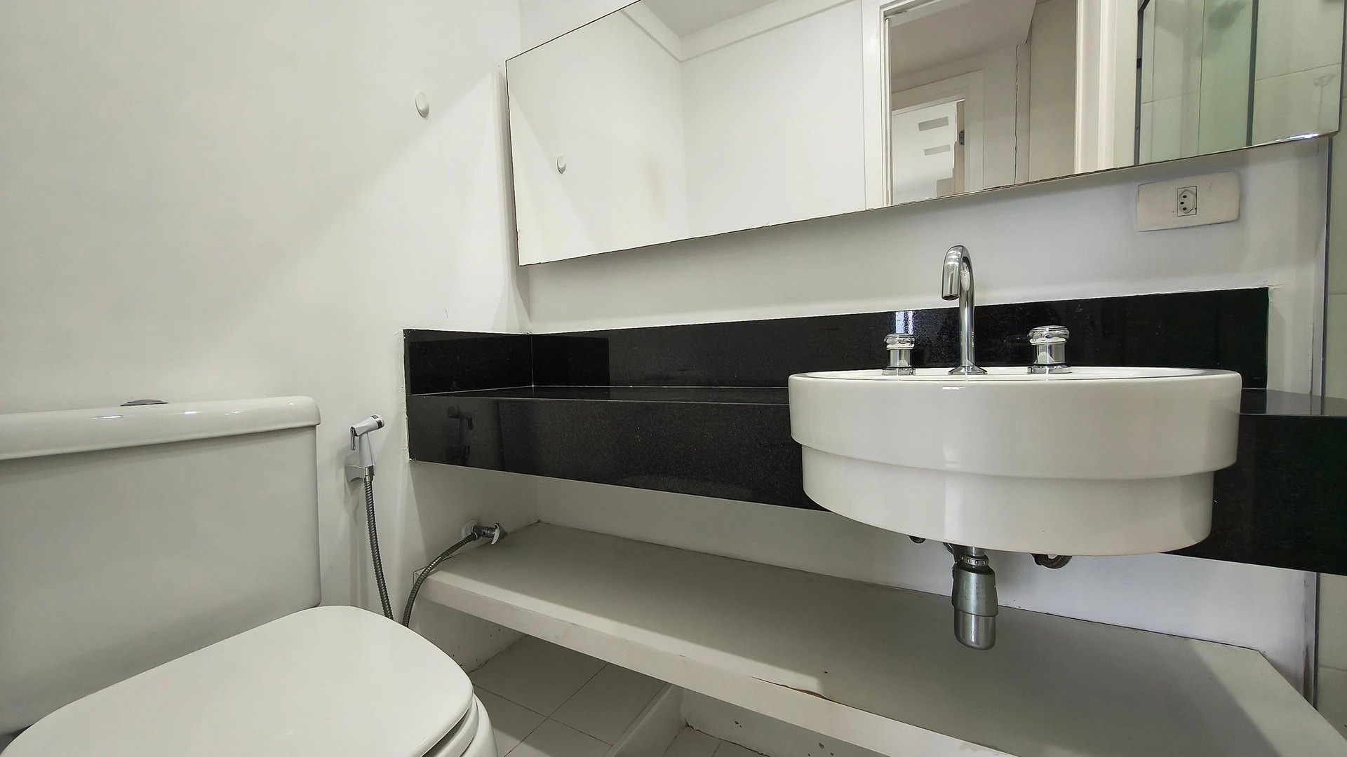 Apartment, 98 m², with a glass-enclosed balcony — photo 27