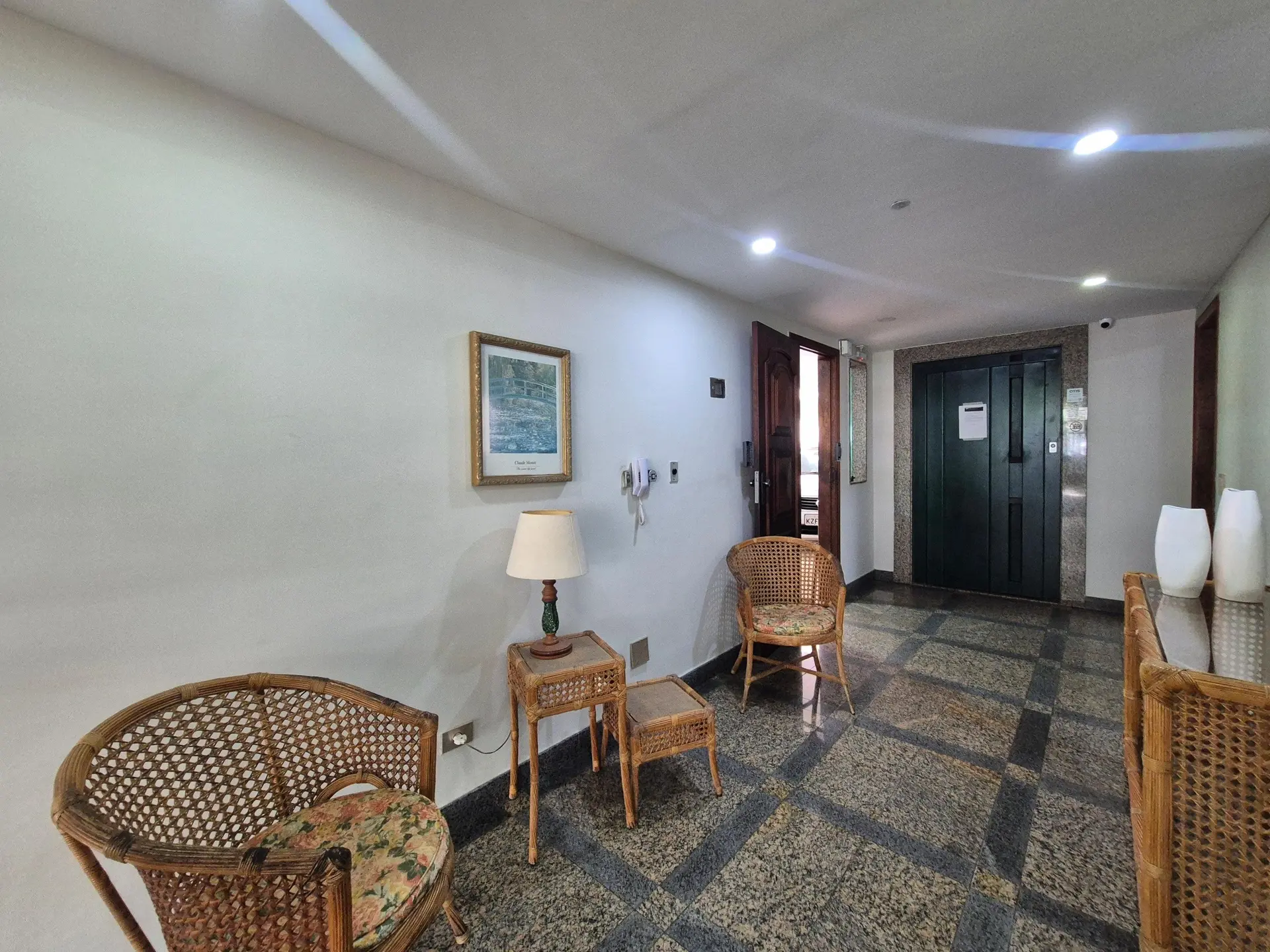 Glass-enclosed balcony in a 2-bedroom apartment, 84 m² — photo 15