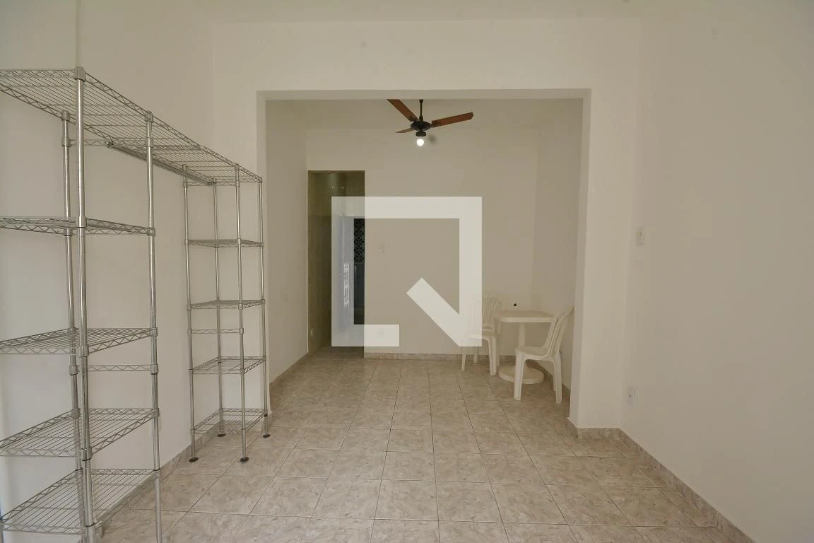 Apartamento sem mobília com vista da janela e 1 quarto — photo 22